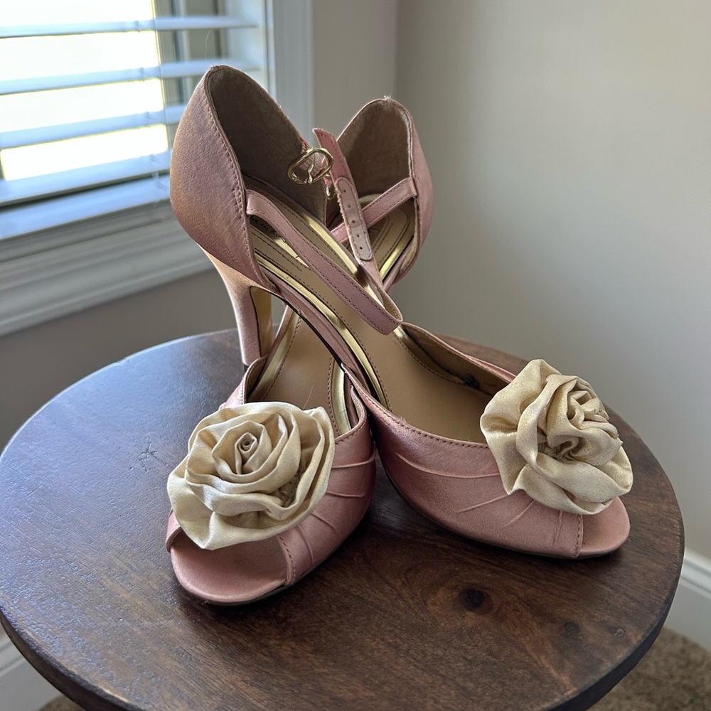 Elegant Vintage Sam & Libby Pink Peep-Toe Heels with Floral Accent